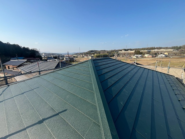 美濃加茂市でガルテクトを使用した屋根カバー工法の完成後