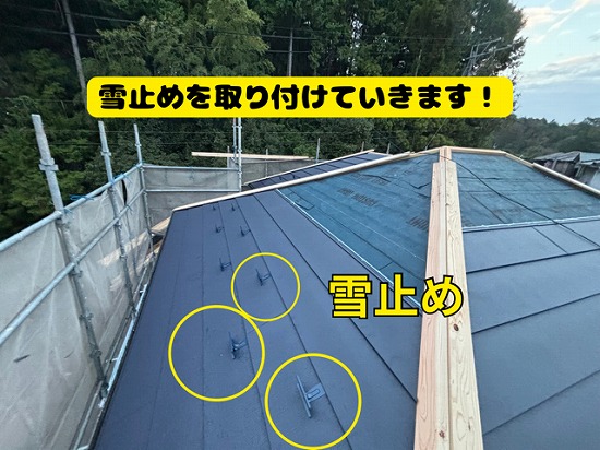 豊田市北一色町｜雪で屋根や雨樋が壊れる前に！ガルテクト屋根カバー工法と雪止め設置の重要性