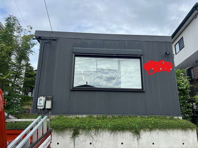 多治見市の現地調査｜出窓の角から雨漏り、水掛け試験で原因特定しトタンで止水