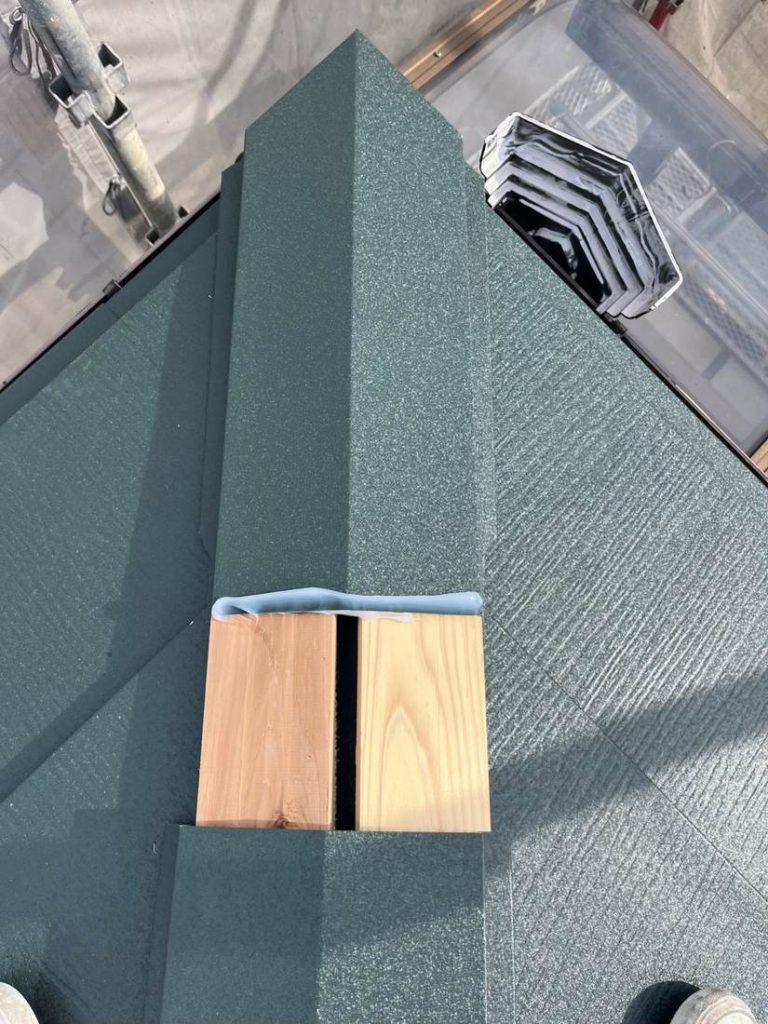 棟板金の納まり