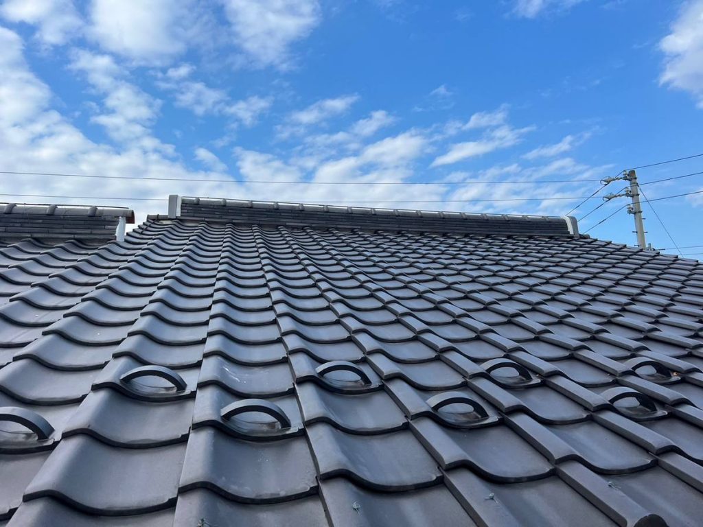 整った屋根面の瓦