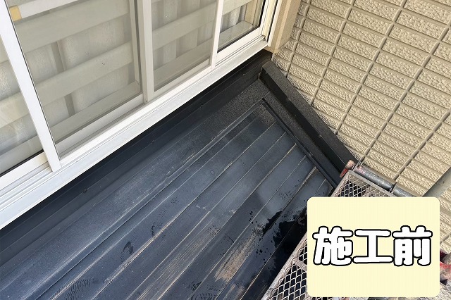 施工前の状態確認（玄関トタン屋根）