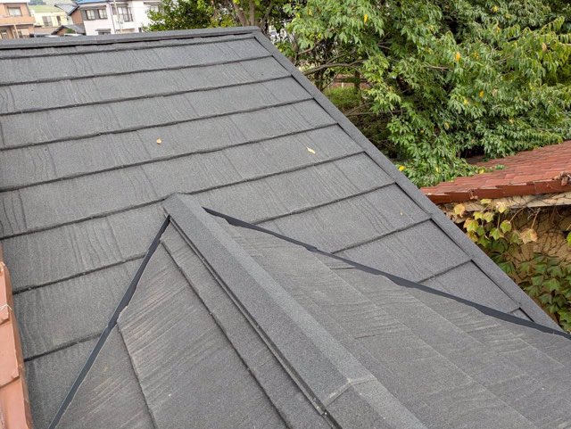 多治見市喜多町にて雨漏り部葺き替え工事。Tルーフヴェルウッドに施工した完成屋根の写真。