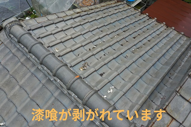 可児市　棟　漆喰が気になるとご連絡　ドローン調査しました　棟の漆喰が剥がれています