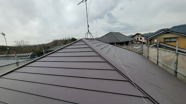 美濃加茂市で屋根カバー工法を行った屋根の施工後