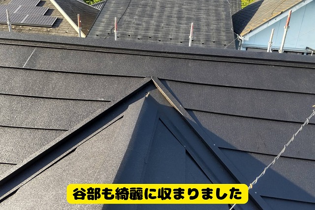 美濃加茂　劣化したパミール屋根をカバー工法　ごちゃごちゃ入り組んだ谷の部分も綺麗になりました