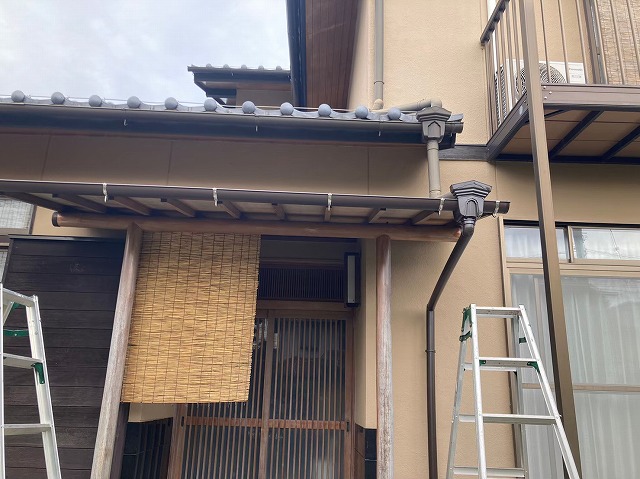 可児市皐ヶ丘にて玄関屋根雨樋交換工事で誠実な対応に安心のお声