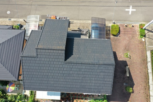 【可児市広見】屋根にズレた瓦を発見!ドローンで調査した結果と葺き替え+雨樋工事のご提案