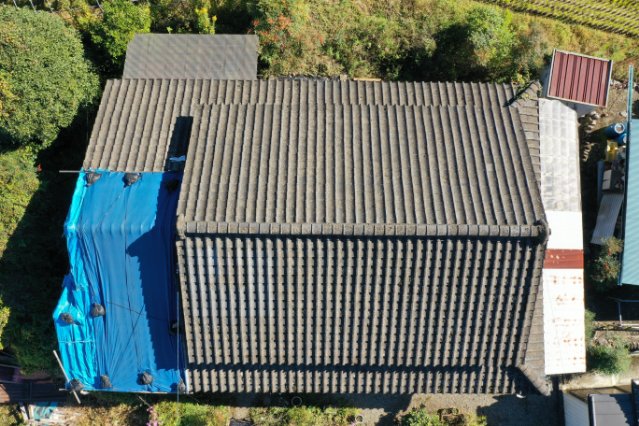 【岐阜県御嵩町】棟に雑草!?ドローンで発覚した屋根の不具合と対策をご紹介