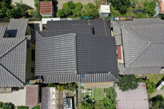 【多治見市幸町】屋根の瓦に何か落ちてる！？ドローンで発見した“棟の崩れ”と必要なメンテナンスとは