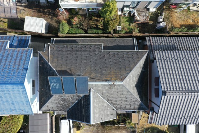 可児市で雨漏りのご相談｜屋根のひび割れと抜けが見つかりカバールーフ工事をご提案