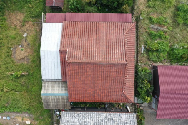 加茂郡で雨漏りのご相談｜棟のズレ＆ワイヤー切れをドローン点検し提案した工事内容とは？