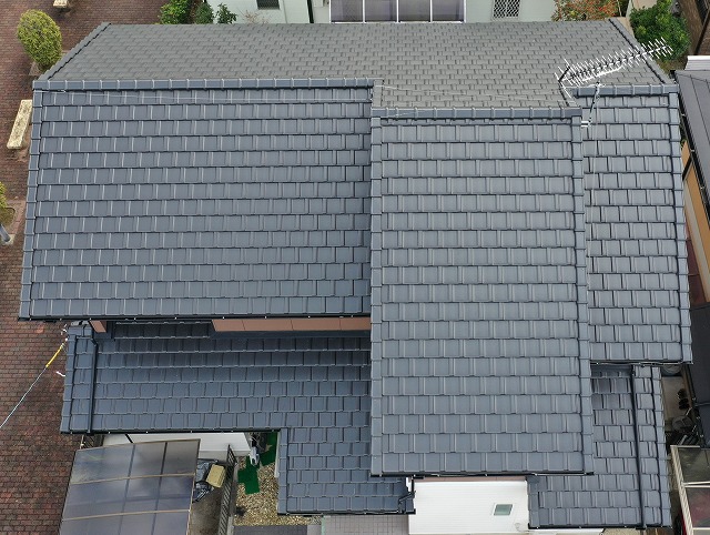 春日井市高座台にて屋根葺き替えと雨樋交換で安心できた丁寧な工事の声