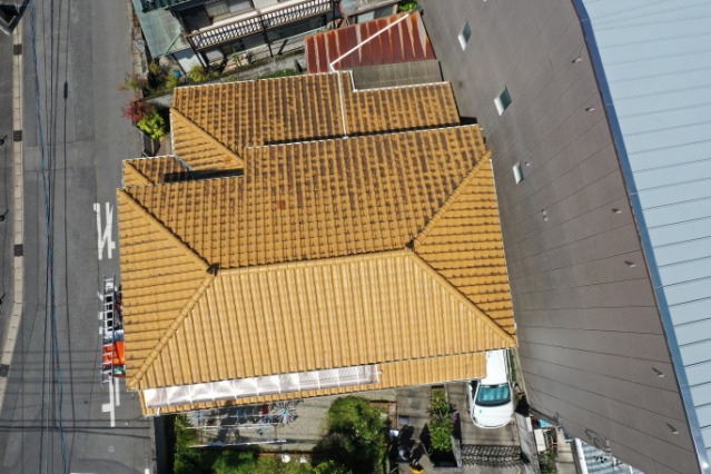 可児市でドローン現地調査｜屋根と樋の劣化を発見！“あと20年”を見据えた修繕プラン