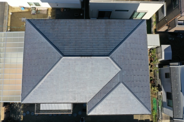 多治見市でドローン調査｜瓦のひび割れ・抜けに要注意！カバールーフで安心の屋根へ