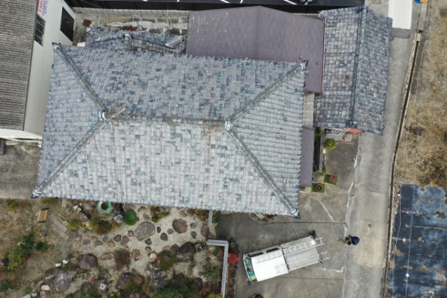 可児市広見で雨漏りのご相談｜築40年の屋根に見つかった棟の崩れと全体劣化、葺き替え工事をご提案
