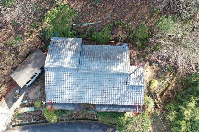 多治見市滝呂｜雨漏りの原因をドローンで徹底調査！棟のずれと苔の発生で葺き替え工事をご提案