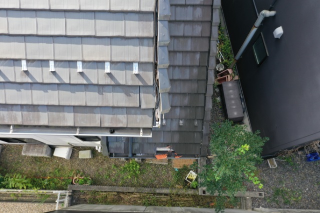 【可児市】袖瓦のズレと雨樋の詰まりを確認!部分的な屋根改修と雨樋交換でこれからの暮らしを安心に
