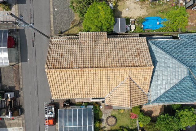 多治見市明和町でドローン現地調査｜瓦のひび割れ・ズレを発見！今後15年を見据えた屋根の守り方とは？