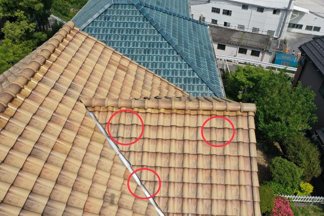 多治見市明和町　瓦のひび