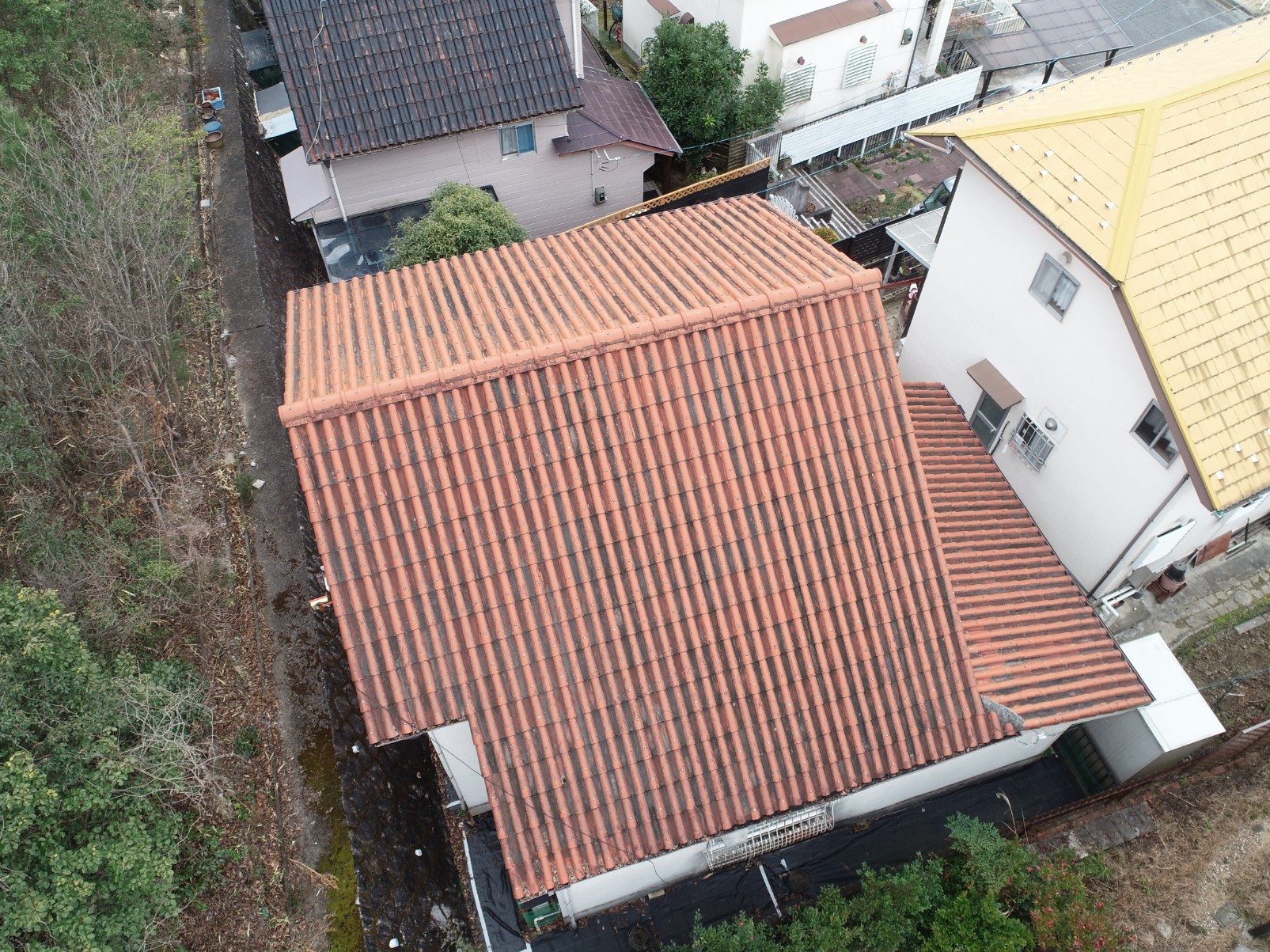 多治見市で屋根と雨樋を点検｜劣化と落ち葉対策に軽量屋根をご提案