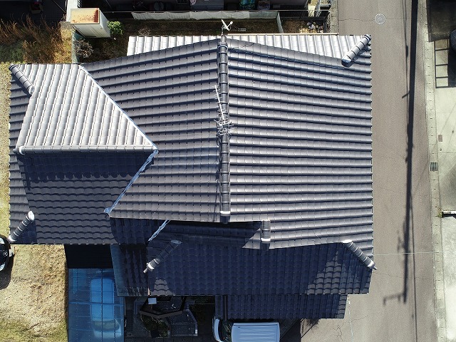 多治見市希望ヶ丘で雨漏り現地調査｜谷板金の穴と屋根劣化をドローンで徹底確認