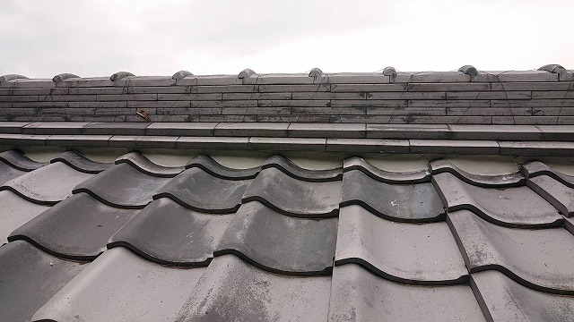 多治見市長瀬町にて隅棟・筒瓦の積み直し工事を行った屋根の完工後写真。