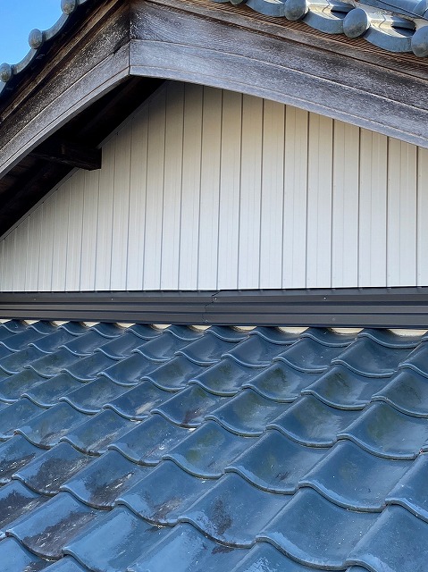 加茂郡川辺町にて妻壁角波GLカラー工事で雨漏り解消と安心の声