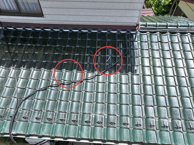 可児市若葉台　瓦にひび