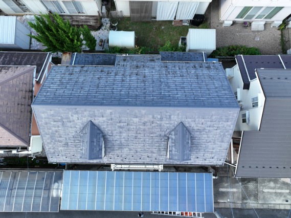 【多治見市】雨漏りの原因は屋根の劣化と苔！？ドローン点検で見えたカバールーフ提案までの流れ