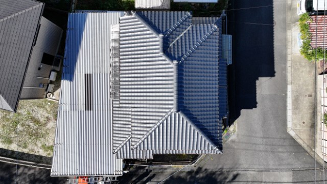 【多治見市市之倉町】漆喰の剥がれ・棟ズレ・谷板金の穴…今後30年住むための葺き替え提案