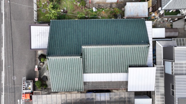 可児市土田町で屋根のドローン点検|瓦のズレと壊れた樋…気になったらまずは調査!