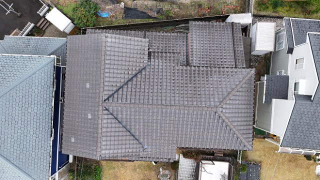 多治見市希望ヶ丘で屋根のズレと雨樋破損を発見｜棟の積み替えと雨樋交換で安心を