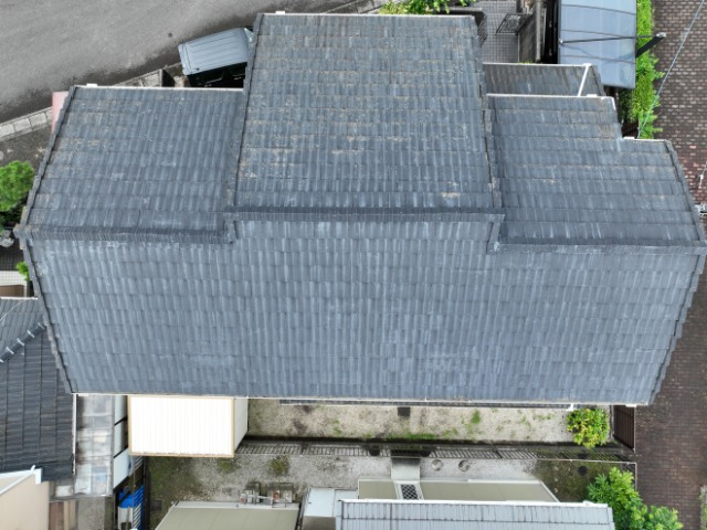 春日井市でドローン現地調査｜「瓦がずれてるよ」と言われて不安に…落下寸前の袖瓦を確認
