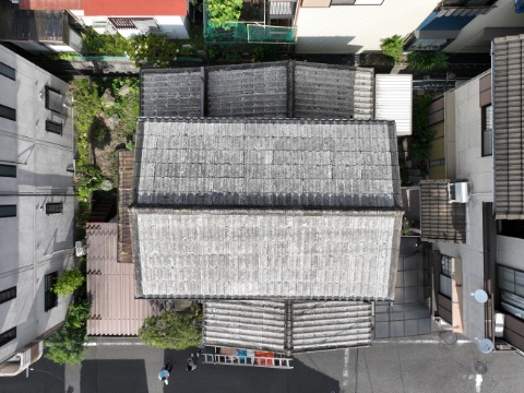 春日井市坂下町で雨漏り調査｜瓦割れと波板劣化を確認し葺き替えをご提案