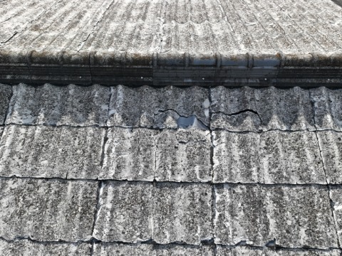 春日井市坂下町　瓦の割れ