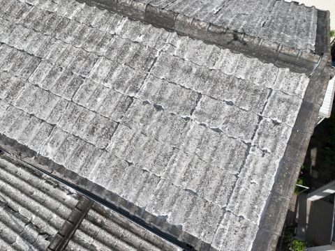 春日井市坂下町　瓦のヒビ