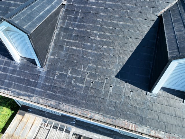 可児市皐ケ丘　瓦にひび