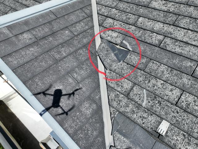 多治見市西坂町　瓦が抜けてる写真