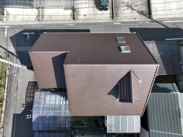 瀬戸市水無瀬町でドローン調査｜袖瓦の歪みと脱落を確認し部分修理と葺き替えをご提案