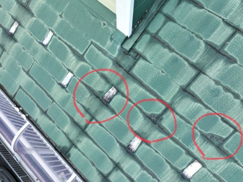 可児市皐ヶ丘　瓦の塗装剥がれ