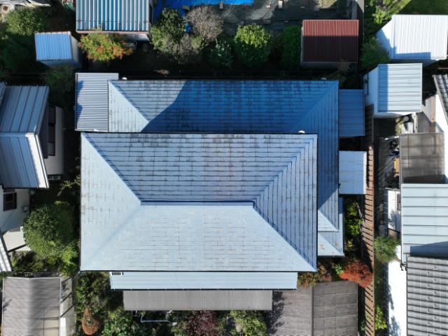 可児市桜ケ丘で雨漏り調査｜瓦のひびと棟釘の浮きをドローン点検、カバー工法をご提案