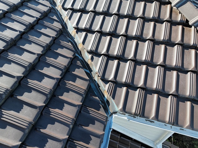 可児市光陽台　谷板金劣化