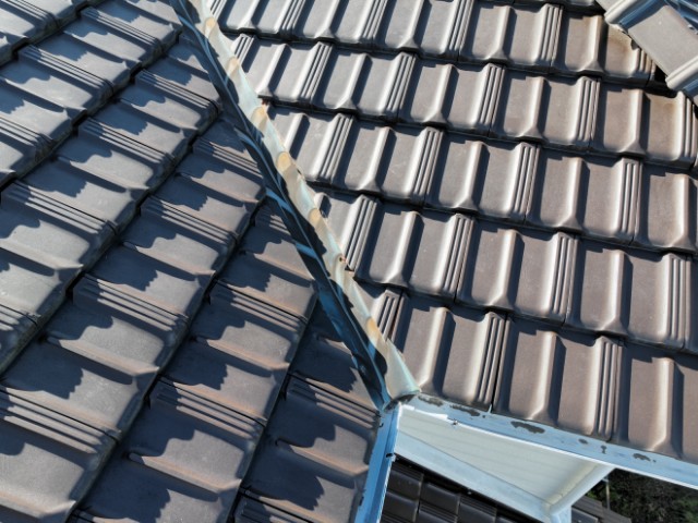 可児市光陽台　谷板金劣化