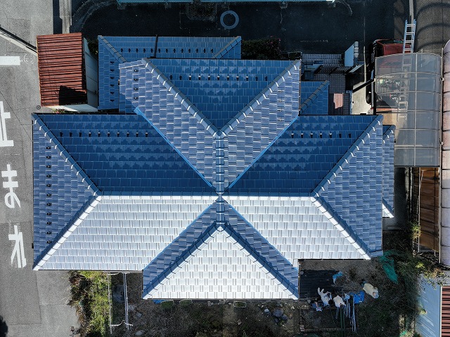 春日井市高森台にて屋根葺き替え工事をご依頼いただいたお客様からのアンケート。雨漏り修理の相談から丁寧な作業と分かりやすい説明に満足されたとのお声が書かれている。