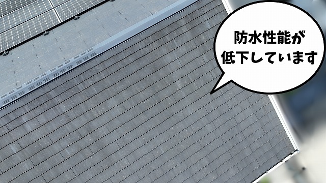 ドローンで撮影したスレート屋根の劣化状況と表面状態