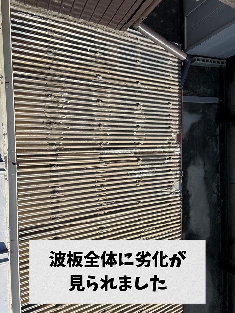 可児市桜ケ丘にて劣化した波板をポリカ波板へ交換｜雨漏り対策にもつながる波板工事