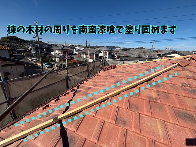 可児市愛岐ヶ丘にて二階建て一軒家の瓦屋根リフォーム工事！耐震・耐風に強い棟と冠瓦の施工