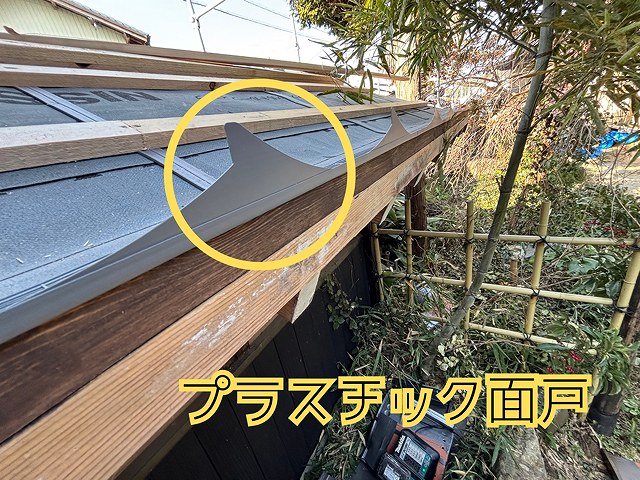 可児市御嵩町にて塀の葺き替え工事 面戸施工の様子