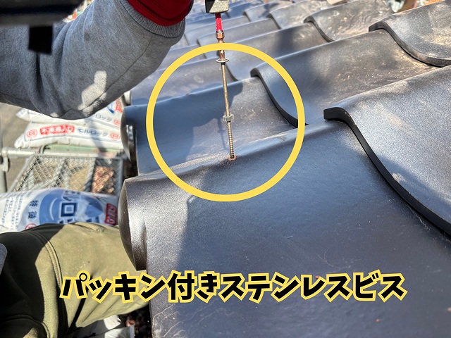 可児市御嵩町にて塀の葺き替え工事 軒先瓦施工